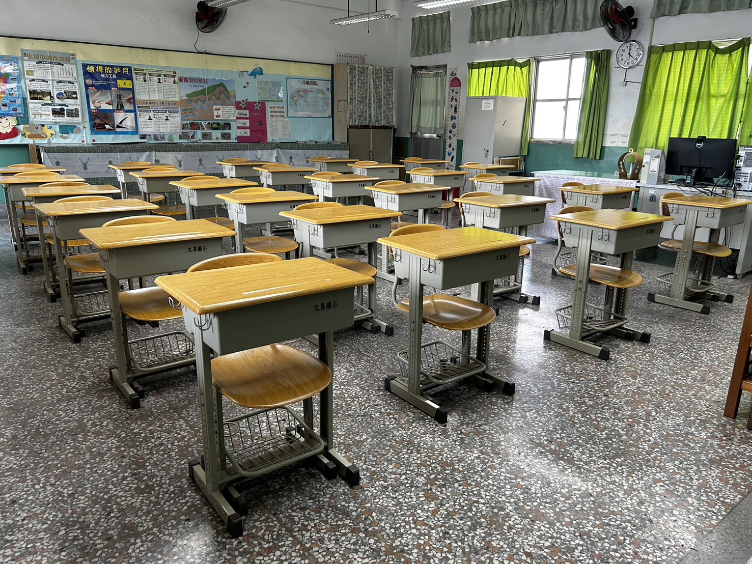 可調式課桌椅 HST-10+