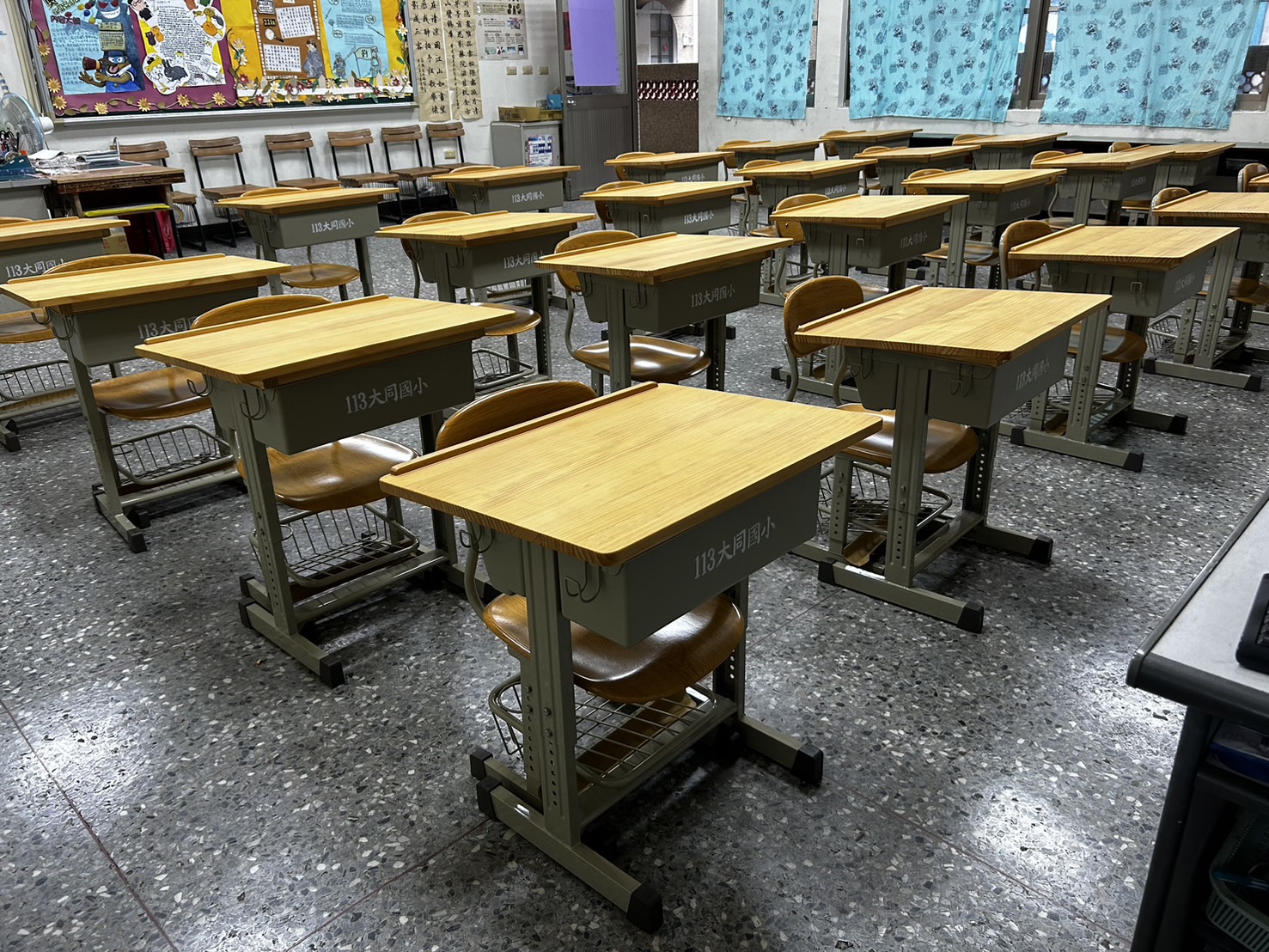 訂製 美術可調桌椅